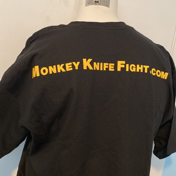 👕 NwoT Monkey Knife Fight T-Shirt - Picture 4 of 4
